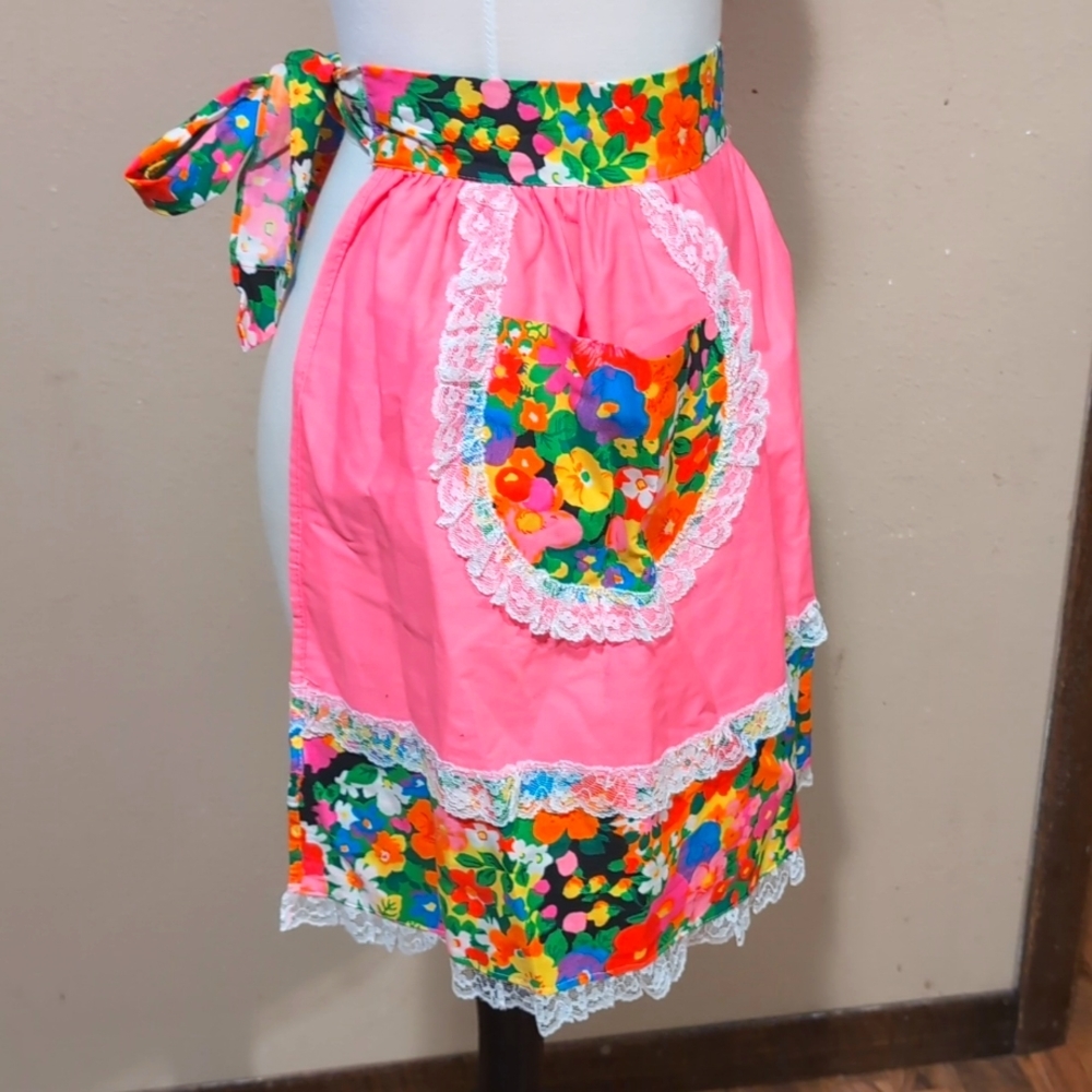 Vintage Hot Pink Floral Lace Waist Apron - Picture 2 of 5